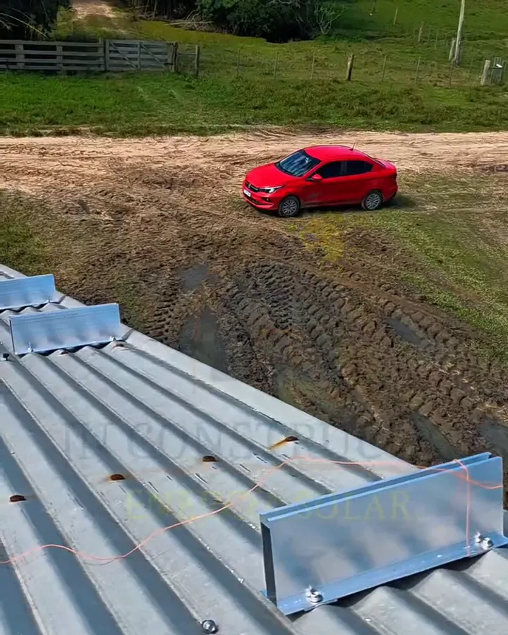 Estrutura de placas em área rural
